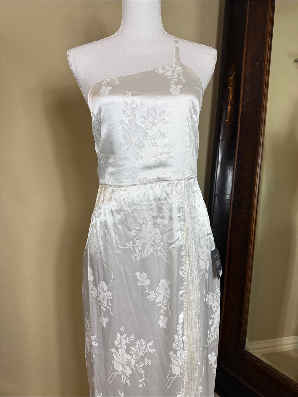 Lulu's White One-Shoulder Satin Floral Fringe Slip Dress size medium NWT - Picture 10 of 11